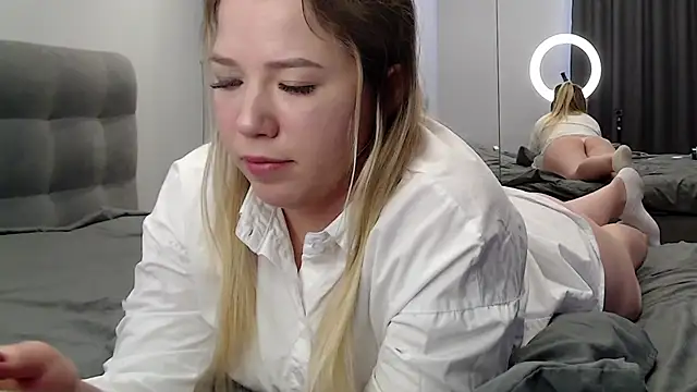 Embersweetbunny webcam