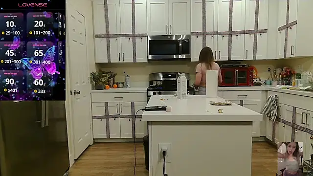 Blondiewithanass webcam