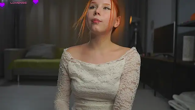 LoraineKlinger webcam