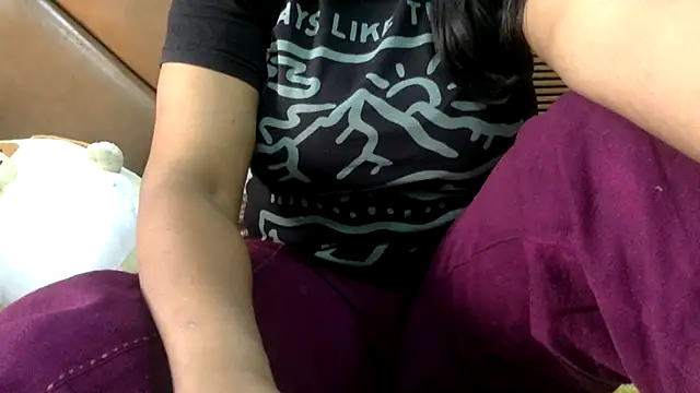 haanikaur_saavi (F young) - warm me ❤️