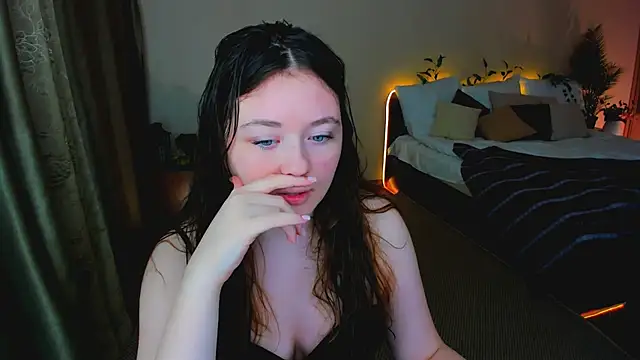 AlluringLookk webcam