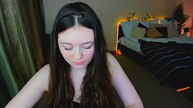 AlluringLookk webcam