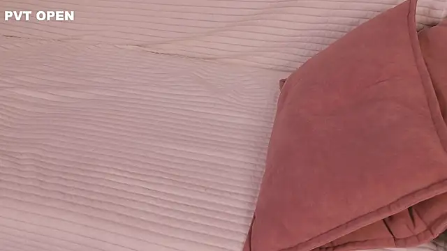 hlopushkahouse - Hlopushkahouse's free webcam - UK Sex Cams