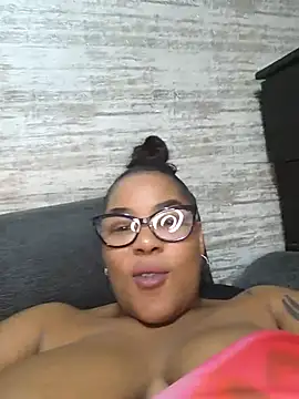 Webcam Model (ExclusiveLeexx)  is live.Free join now!