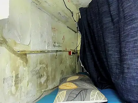 manilafoxts (T milf) - naked nd hard