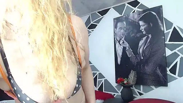 kyza_ryan (F mature) - cum show