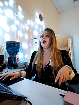 Juicy_PeachLux webcam