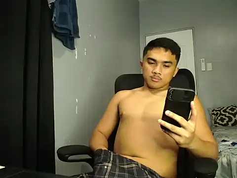 pinoyAdrianneXXX webcam