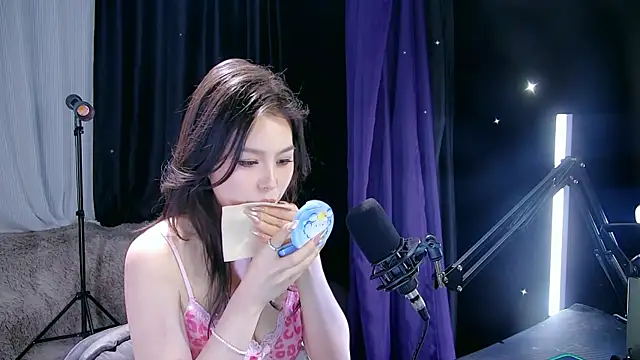 美女yoyo-o88在线直播