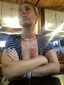 Webcam Model (CelynaRoss)  is live.Free join now!