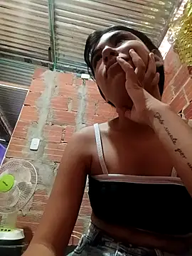 Webcam Model (triana-hot18)  is live.Free join now!