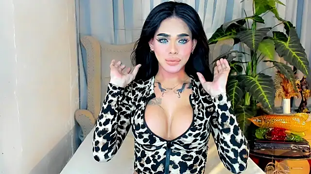 MochaliciousTransOnTop webcam