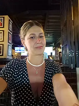 Webcam Model (CelynaRoss)  is live.Free join now!