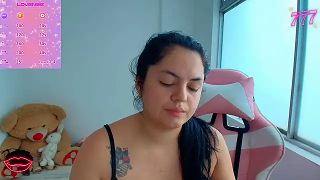 Danna_Saturnitee webcam