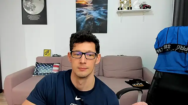 brutusk08 (Ask my age) - Cumshot in freechat