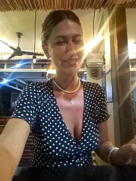 celynaross (Ask my age) - Finger pusy