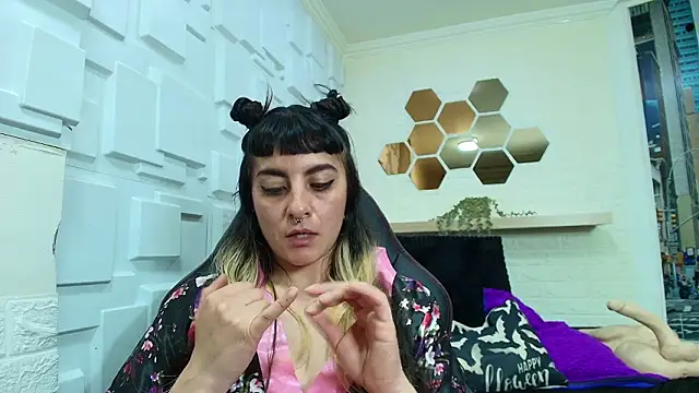 Naughty_Kittenm webcam