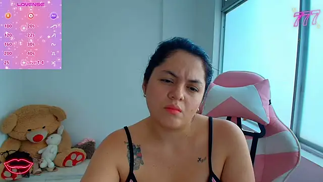 Danna_Saturnitee webcam