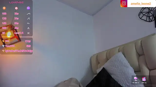 AMELIELEONE webcam