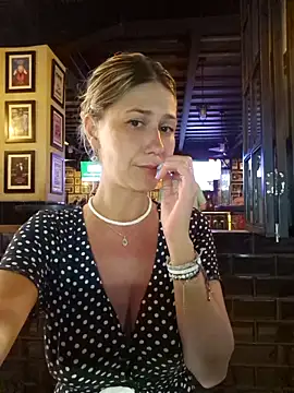 Webcam Model (CelynaRoss)  is live.Free join now!