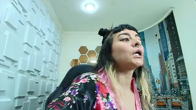 Naughty_Kittenm webcam