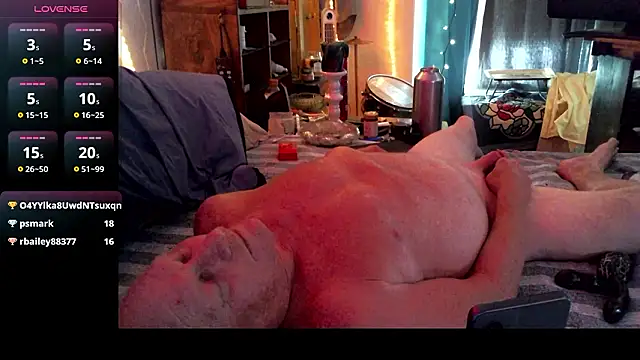 Pussyeat2please webcam