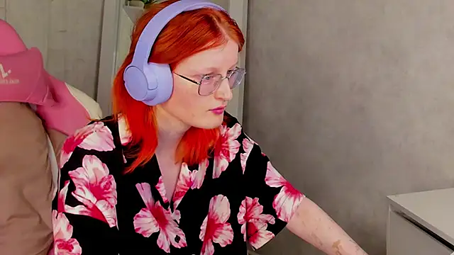 ElizabethHarpper webcam