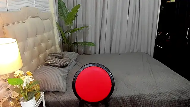 hugecococock - HugeCocoCock's free webcam