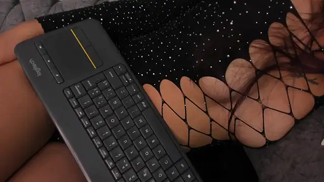 carolinefyre - CarolineFyre's free webcam