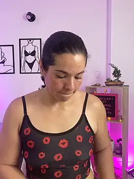 Webcam Model (leiablack)  is live.Free join now!