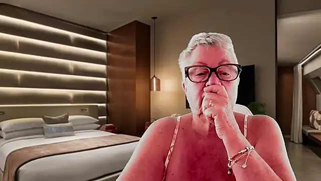 Mystery-Grandmother webcam