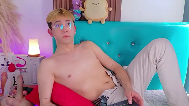 Naughty__Chriss webcam