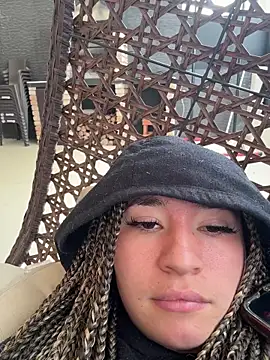 Webcam Model (Sophie_LS)  is live.Free join now!