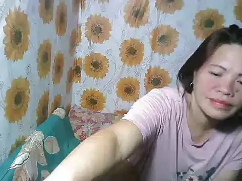 Smilinglovely webcam