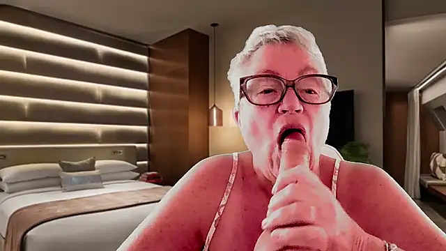 Mystery-Grandmother webcam