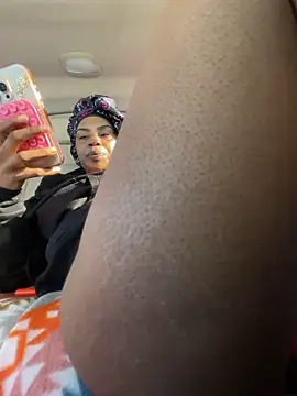 TheRealOshunQueen webcam