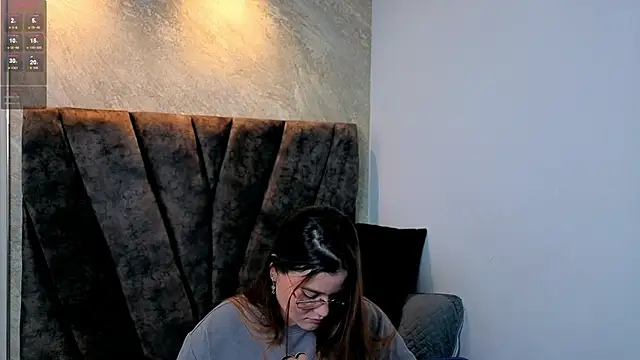 zoe_hugeboobs webcam