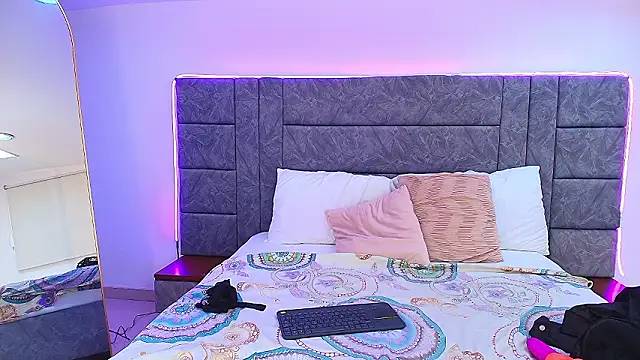 Dakota_Megan_69 webcam