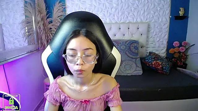 nathaliasweet_11 - NathaliaSweet_11's free webcam - UK Sex Cams