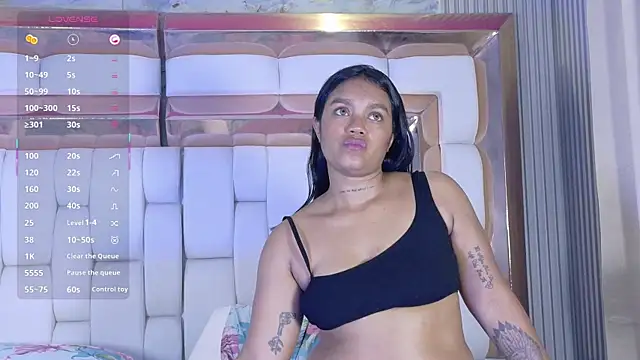 curvybrunnete webcam