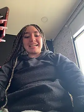 Webcam Model (Sophie_LS)  is live.Free join now!