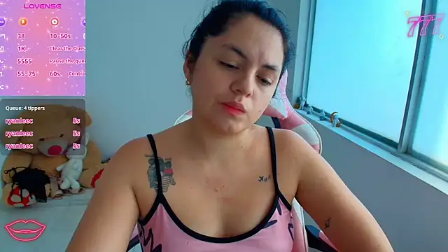 Danna_Saturnitee webcam