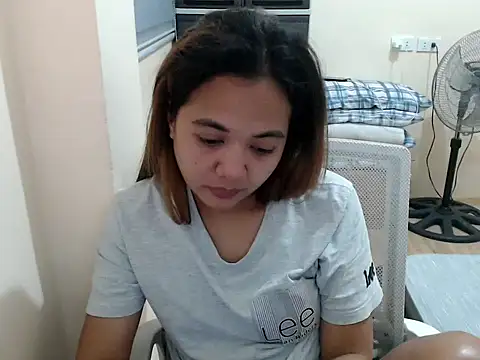 xTheLastVIRGINx webcam