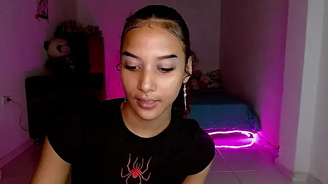 Webcam Model (Chelsea__2)  is live.Free join now!