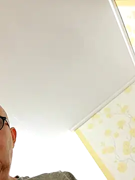 Oldmenhot66 webcam