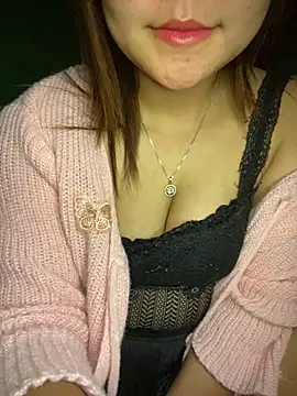 sunset-yll - Sunset-yll's free webcam - UK Sex Cams