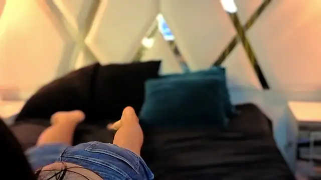 meelfox - MeelFox's free webcam - UK Sex Cams