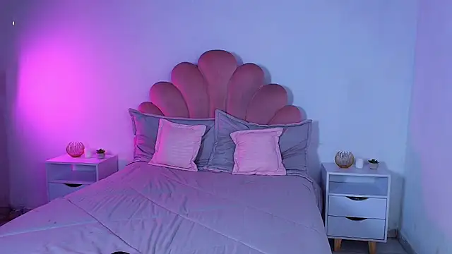 miacolucci18 - MiaColucci18's free webcam