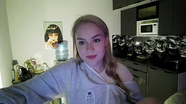 LunaPeony webcam