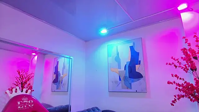 lilith_tayylor (F young) - Two fingers in my juicy pussy x6 min✌